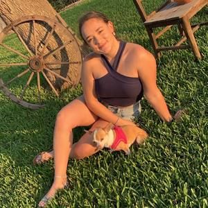 Meet your Posher, Adriana